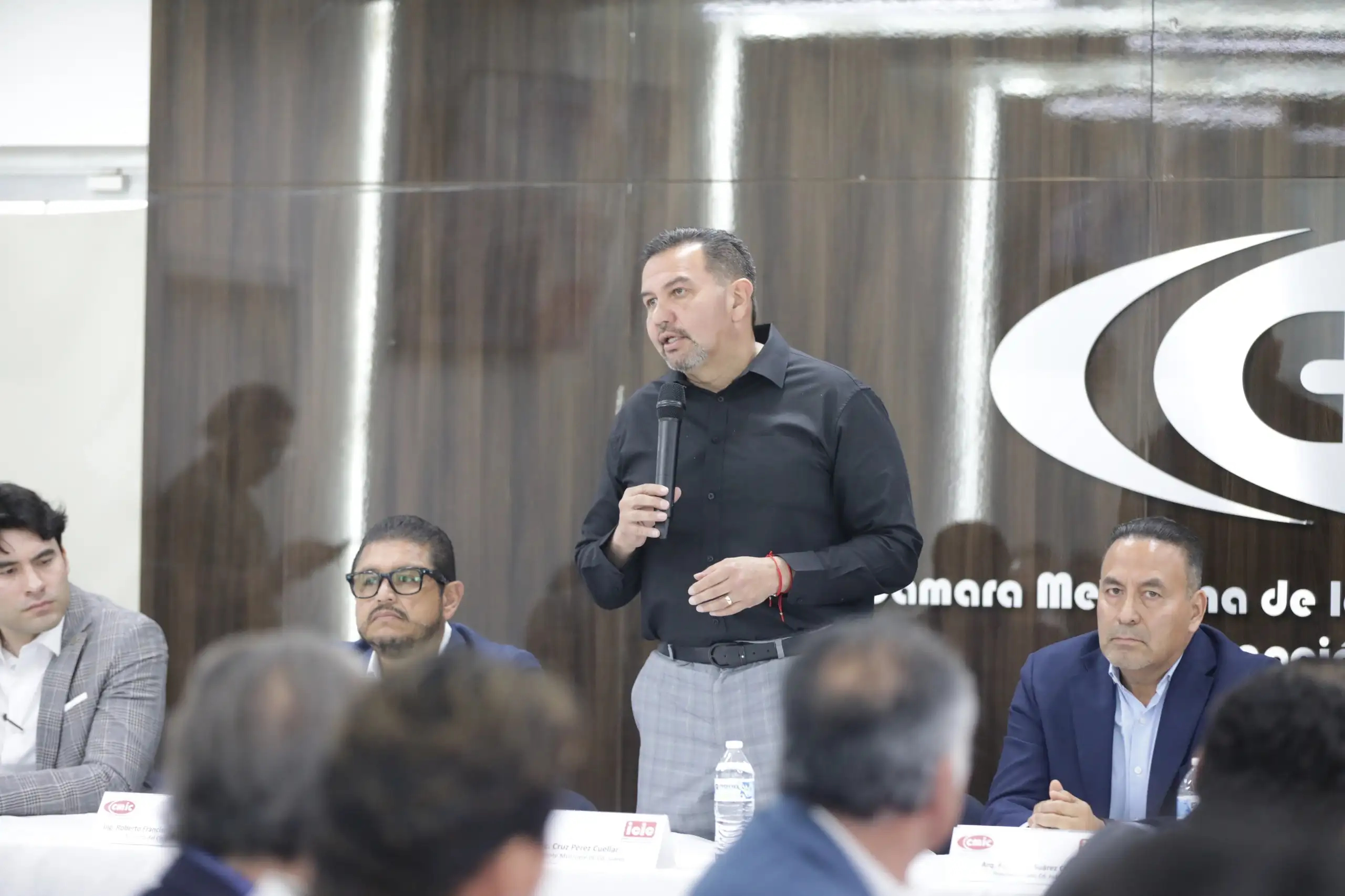 Presenta Cruz Pérez Cuéllar a la CMIC proyecto de distribuidor vial