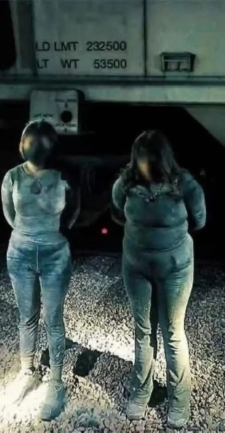 Rescatan migrantes ocultos en vagón en frontera Juárez