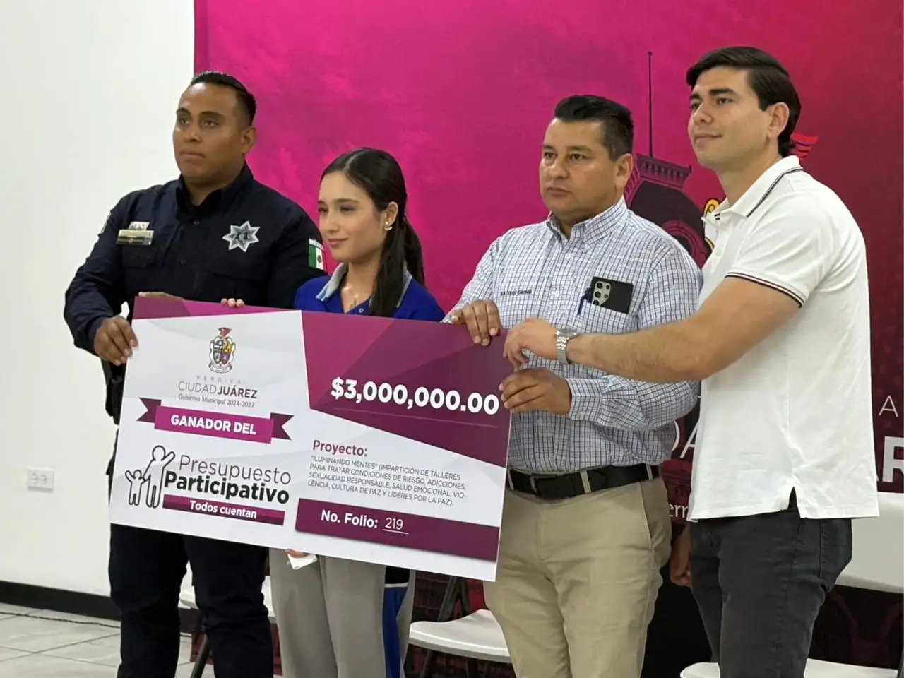 Entrega Juárez tres mdp a proyecto "Iluminando Mentes" del Instituto de Ciencias del Sector Social A.C