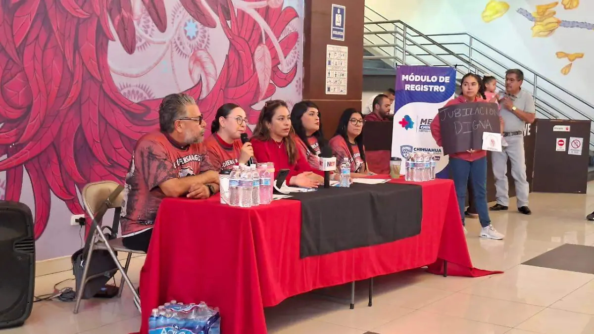 Participan maestros juarenses en huelga por pensión digna