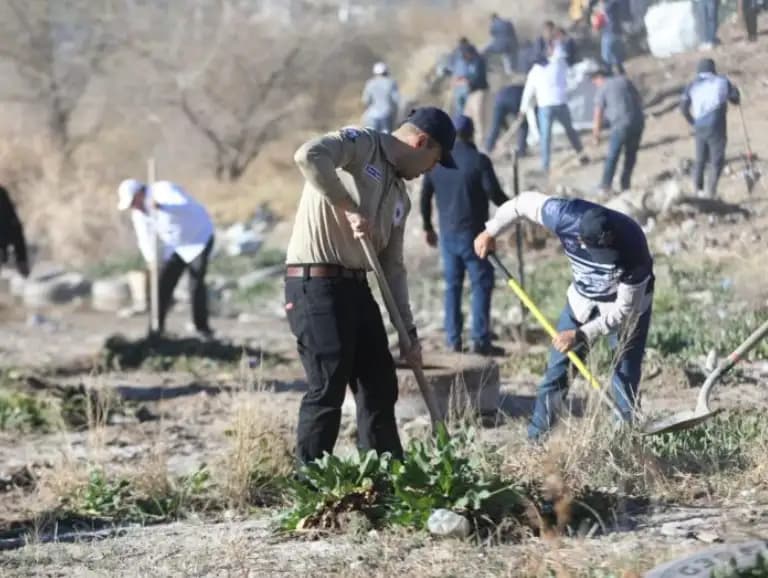 Recuperan espacios públicos invadidos en Juárez