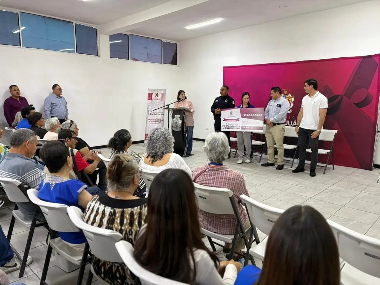 Entrega Juárez tres mdp a proyecto "Iluminando Mentes" del Instituto de Ciencias del Sector Social A.C
