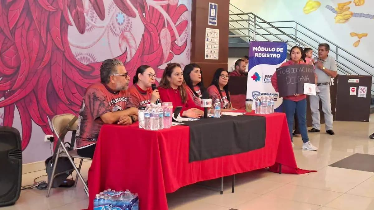 Participan maestros juarenses en huelga por pensión digna