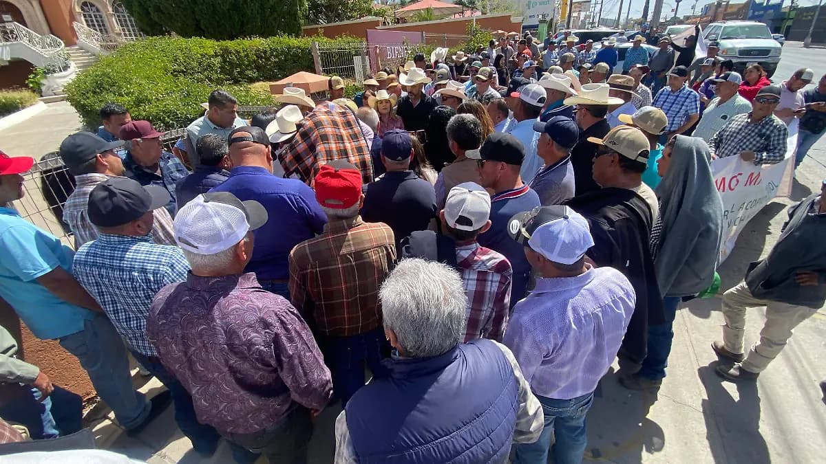 Exigen atención a trámites pendientes en Chihuahua